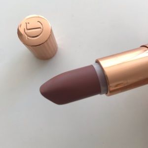 Charlotte Tilbury Mat Very Victoria lipstick